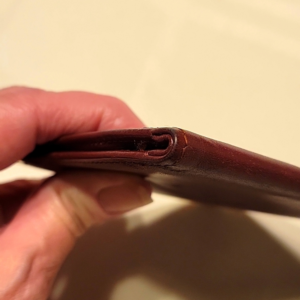 Authentic Les Must De Cartier Leather Bifold Wallet Bordeaux Gold Tone corners - Picture 8 of 10